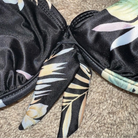 Ibiza Swimwear Black Tropical Floral Ruffled Swim Top Size Medium - Picture 6 of 9